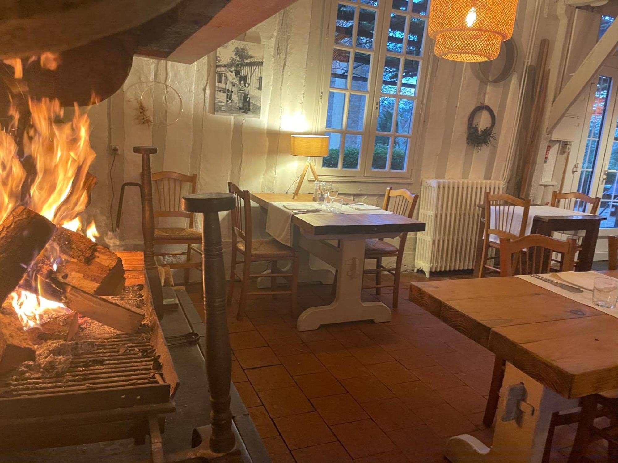 Hotel Et Restaurant Traditionnel L' Escalandes Lesperon  ภายนอก รูปภาพ